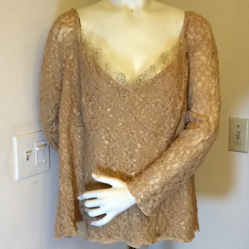 NWT BEIGE LACEY TOP WITH LINING